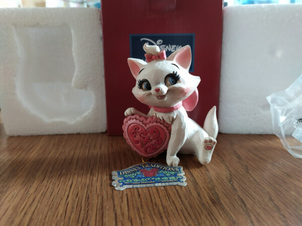 Disney Traditions Mini Figurine Marie holding heart 1