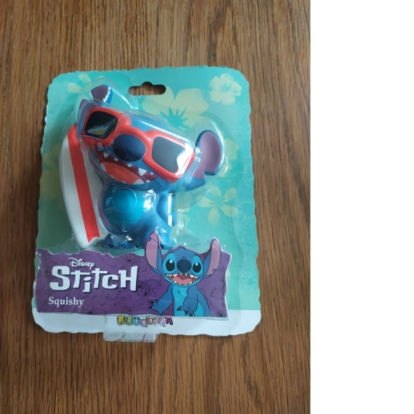 Squishy Stitch avec planche de surf et lunettes de soleil - Image 2